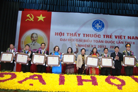 Tuyên dương các thầy thuốc trẻ Việt Nam tiêu biểu năm 2012.